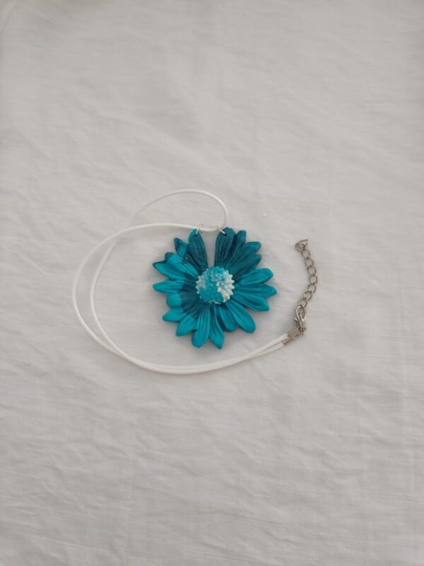 COLLAR MARGARITA Azul Cielo