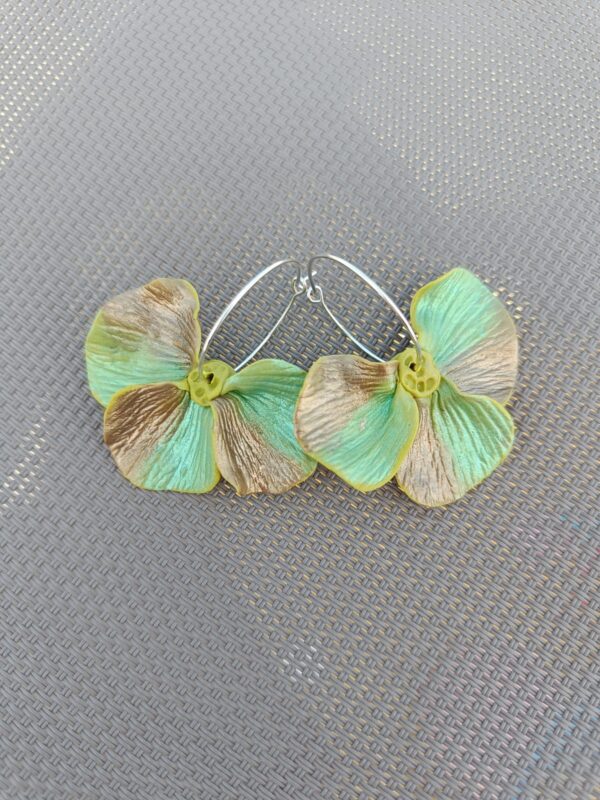 PENDIENTES TRES PETALOS Verde Militar Perlado - Imagen 2