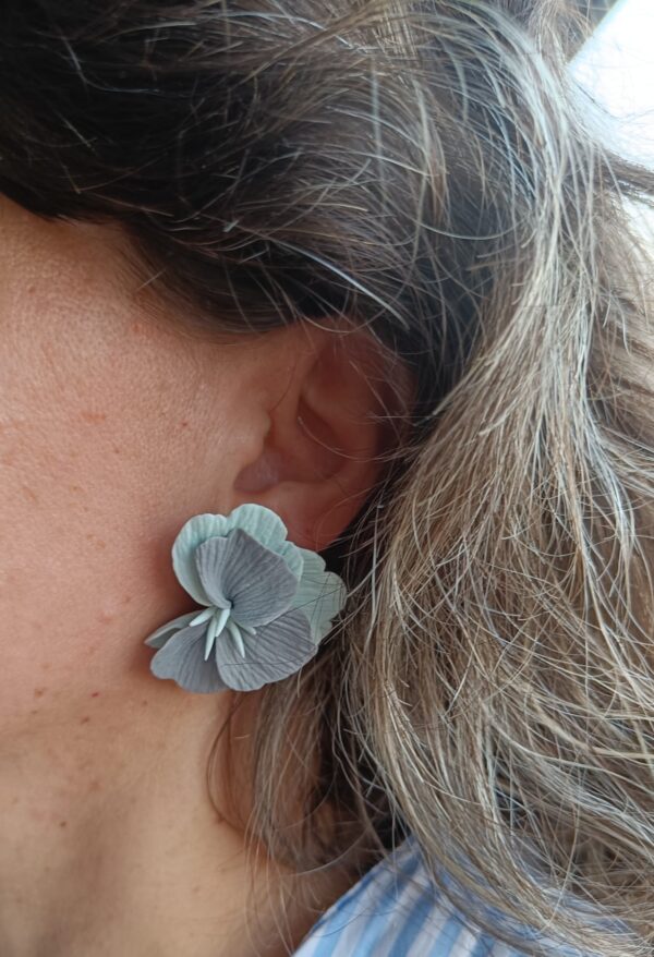 PENDIENTES SIETE PETALOS Gris y Azul Pastel