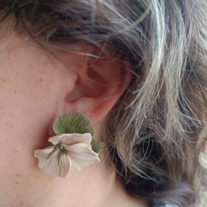 PENDIENTES SIETE PETALOS Verde Militar y Bej
