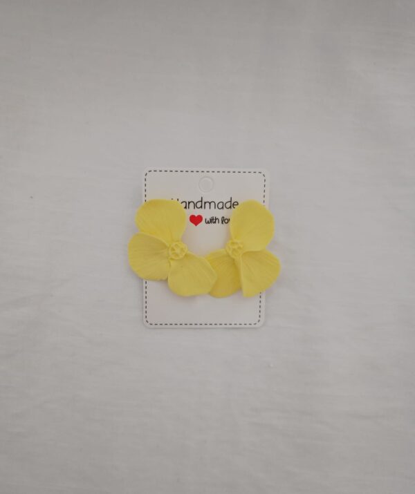 PENDIENTES TRES PETALOS Amarillo Pastel