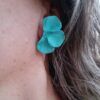 PENDIENTES TRES PETALOS Azul Cielo