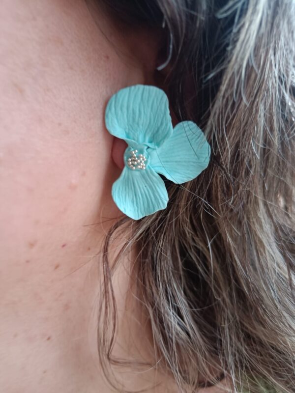 PENDIENTES TRES PETALOS Azul Pastel