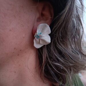 PENDIENTES TRES PETALOS Blanco