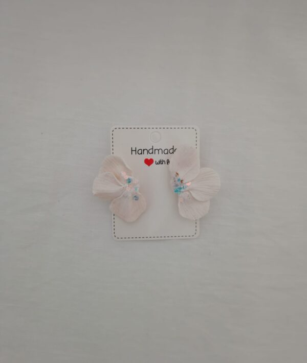 PENDIENTES TRES PETALOS Blanco
