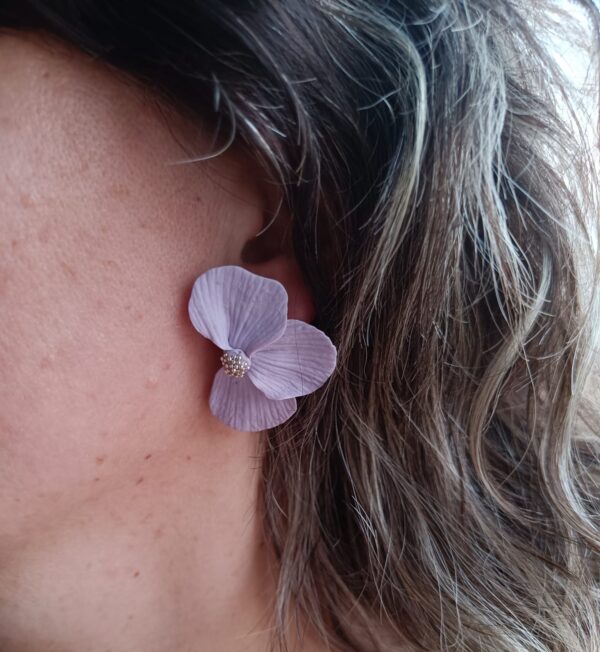 PENDIENTES TRES PETALOS Lila Pastel