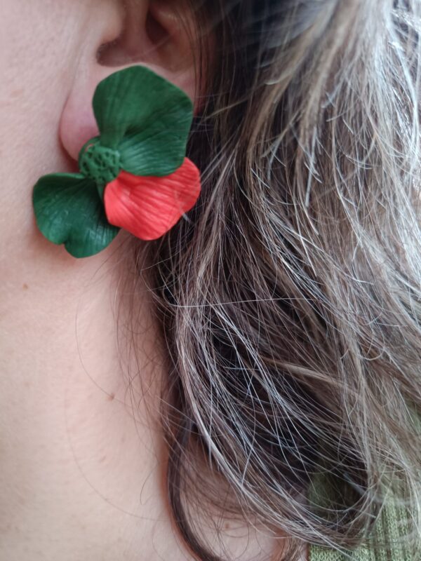 PENDIENTES TRES PETALOS Verde Pino y Rojo